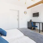Port 77 Guest house