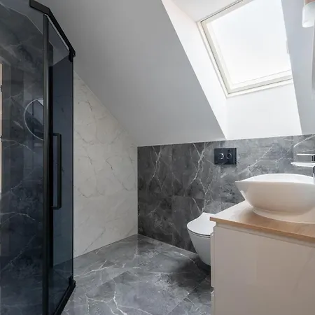 Port 77 Affittacamere 3*