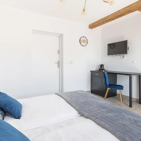 Port 77 Affittacamere