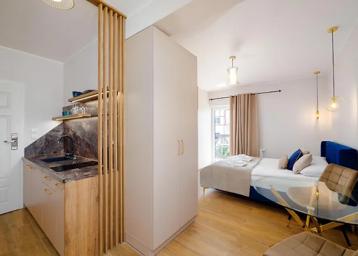 Port 77 ゲストハウス 3*